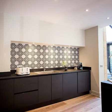 La D'elisabeth Sarlat