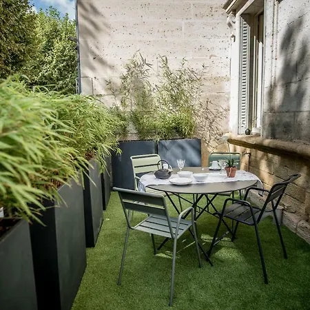 La D'elisabeth Sarlat