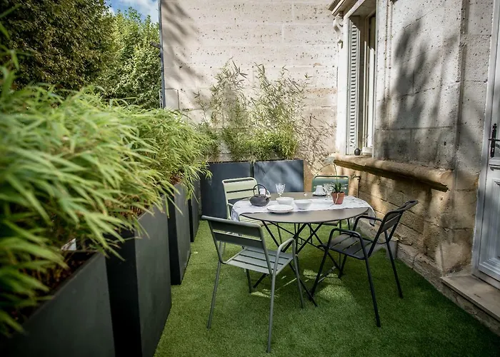 La D'elisabeth Sarlat